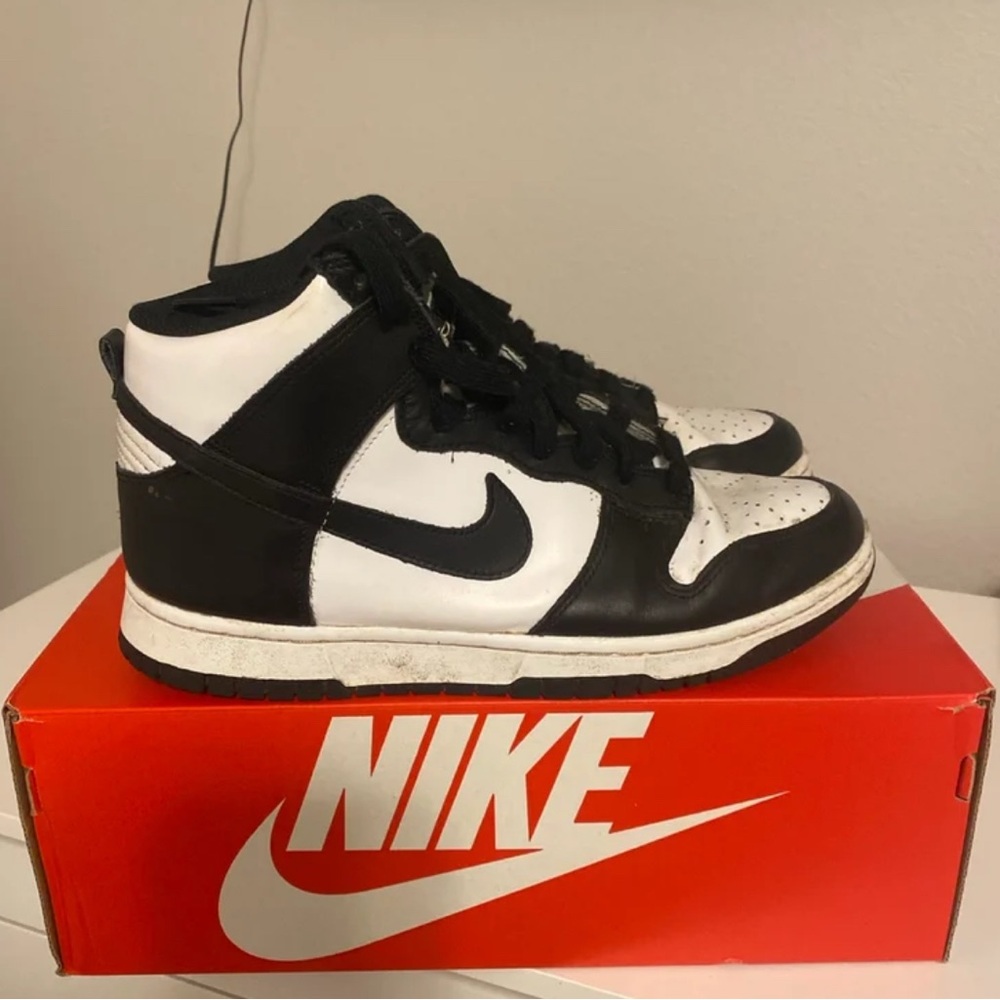 Nike Black and White Sneakers